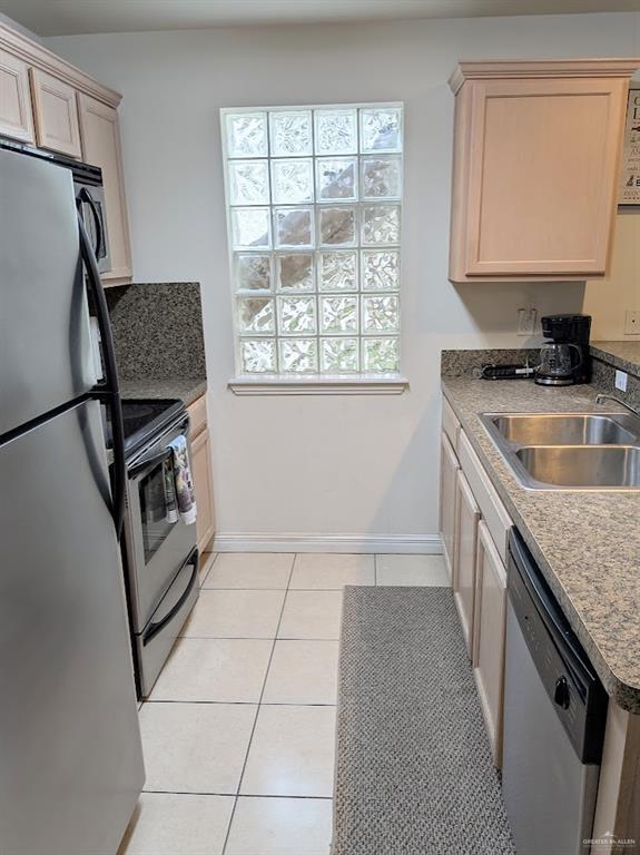 Building Photo - 16 W Retama St