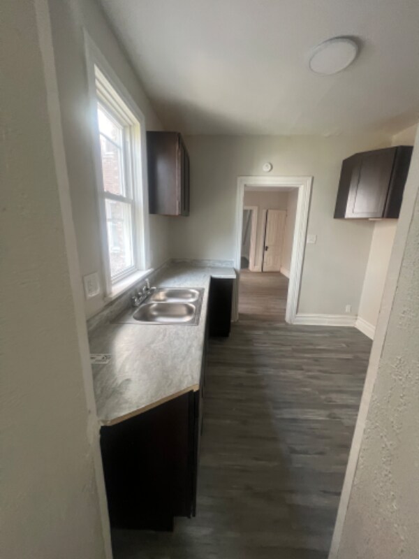 Building Photo - 918 W King St