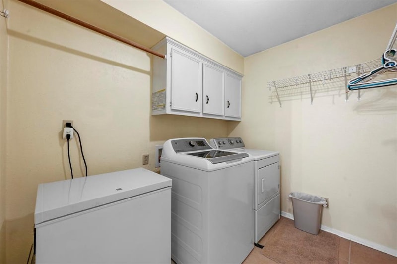 Building Photo - 428 Park Bend Dr