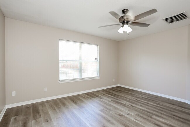 Building Photo - 2831 Taylor Hill Dr