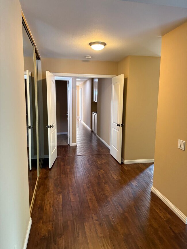 Building Photo - 4BD 2.5BA House located in Vineland Hills of Poway