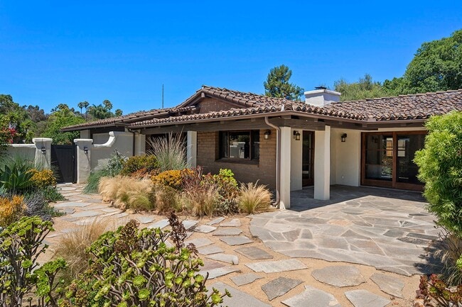 Building Photo - This Beautiful Hacienda Style Home combine...