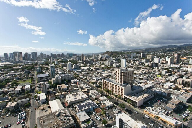 Building Photo - 1515 Liona St