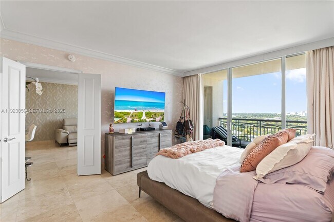 Building Photo - 3350 SW 27th Ave