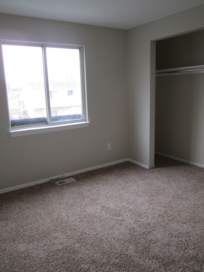 Building Photo - 3 bedroom house near Garden Acres Park