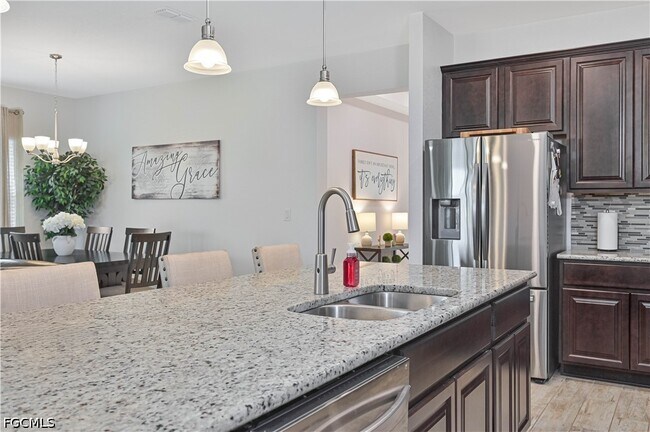 Building Photo - 8784 Cascade Price Cir