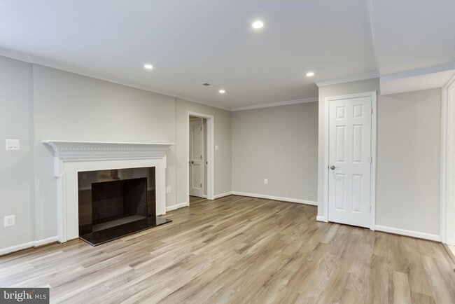 Building Photo - 2313 McGregor Ct