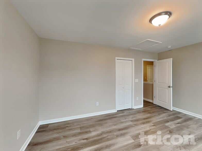 Building Photo - 1868 Belle Arbor Dr