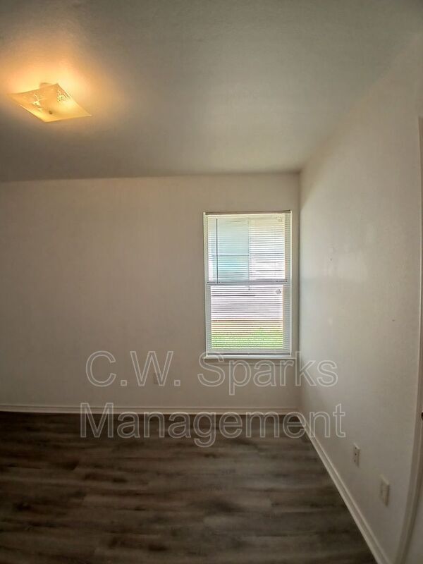 Building Photo - 13655 Biggs St