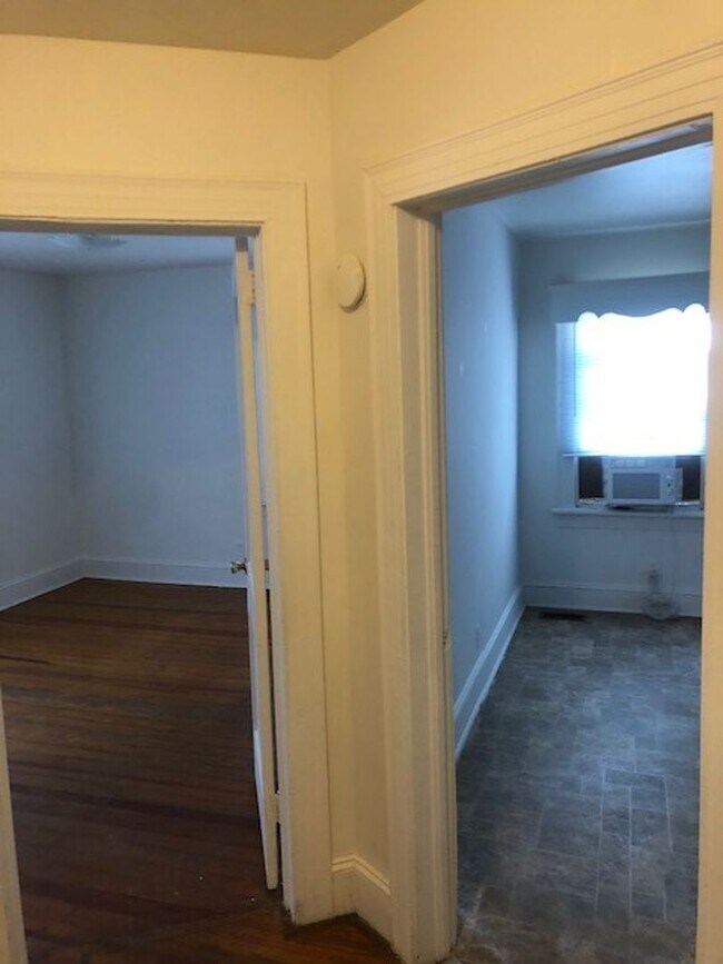 Building Photo - 206 Hudson St