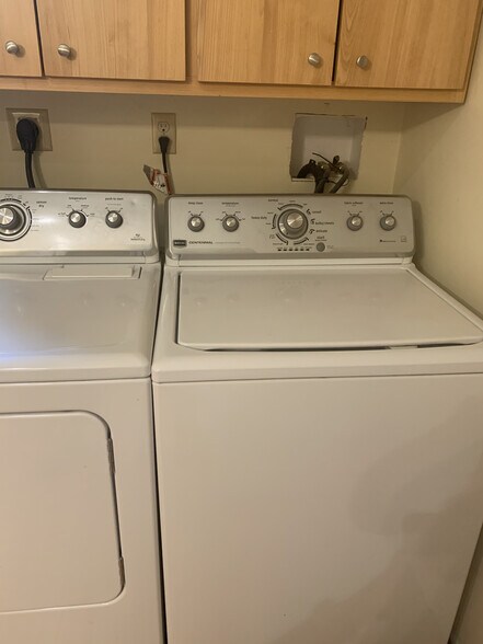 Washer and Dryer - 7098 FERRY Rd