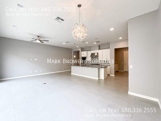 Building Photo - 7472 E Paraiso Dr