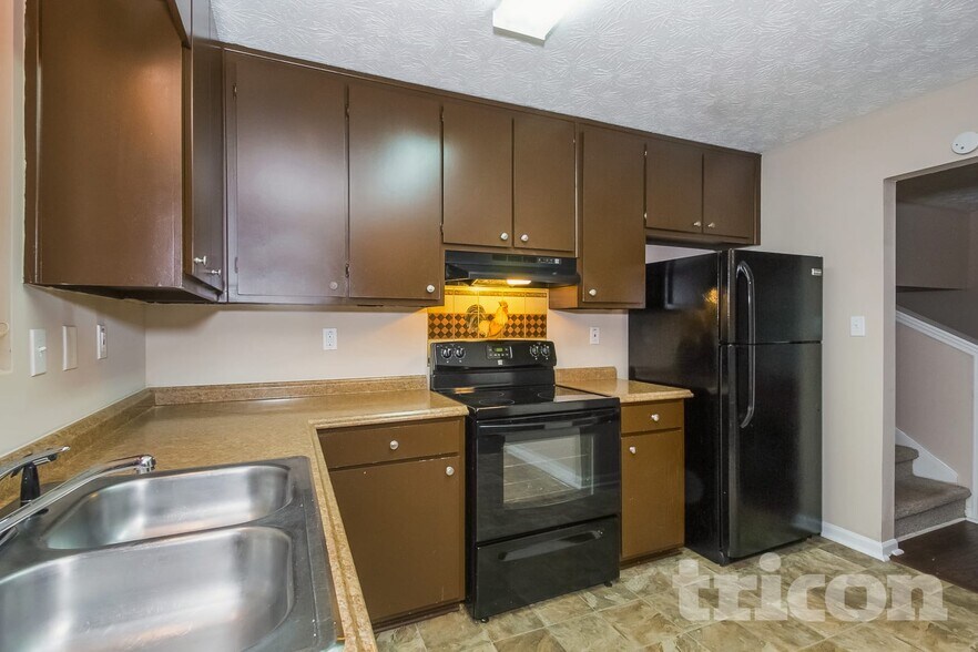 Building Photo - 3341 Goldenchain Dr