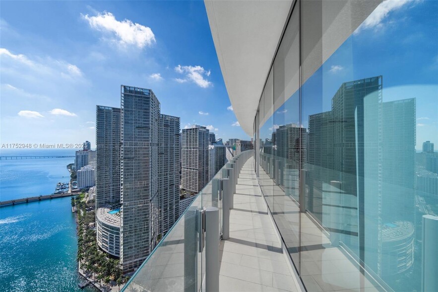 Building Photo - 300 Biscayne Boulevard Way