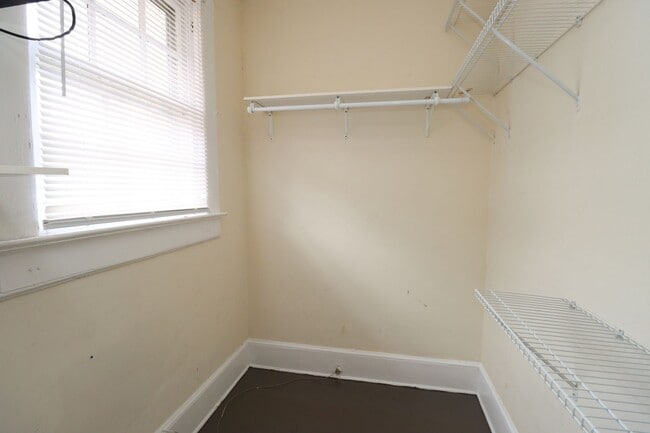 Building Photo - Live Near It All – 2 Bedroom Gem in Columb...