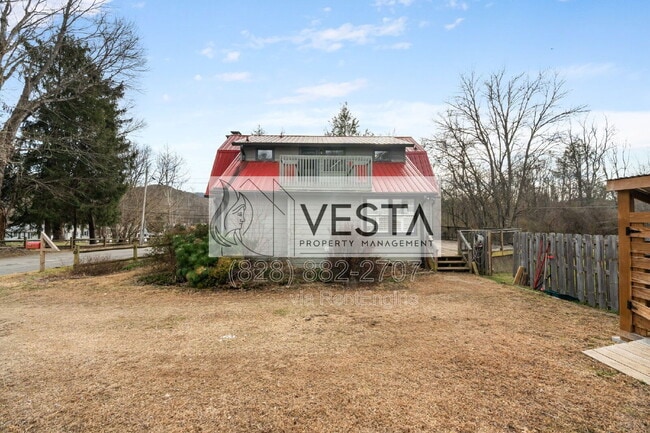 Building Photo - 4 Riddle Rd