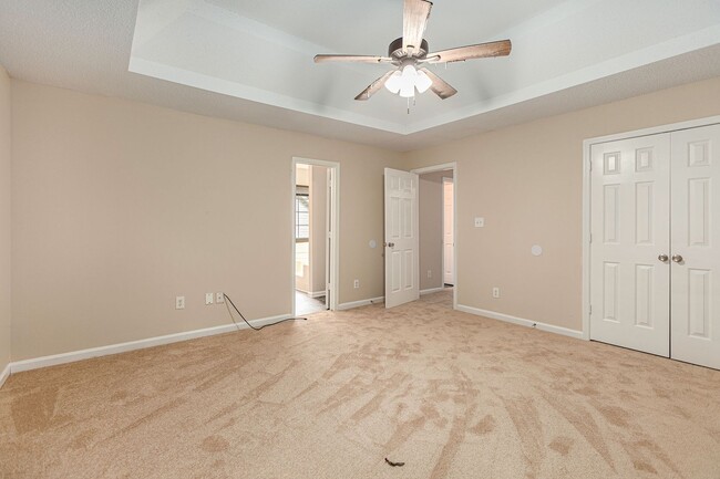 Building Photo - Large 3 Bedroom 2.5 Bath Home