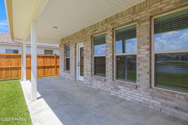 Building Photo - 113 Star Ln