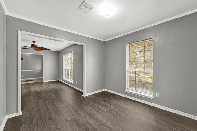 Building Photo - 225 St Cloud Dr