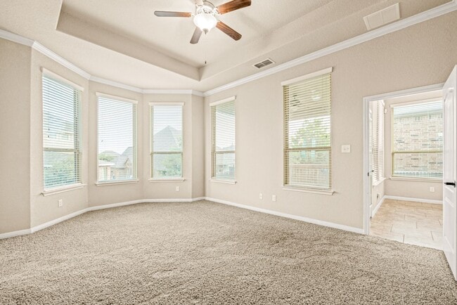 Building Photo - 4 BEDROOM FOR RENT- SEPARATE LIVING AREA - OFFICE