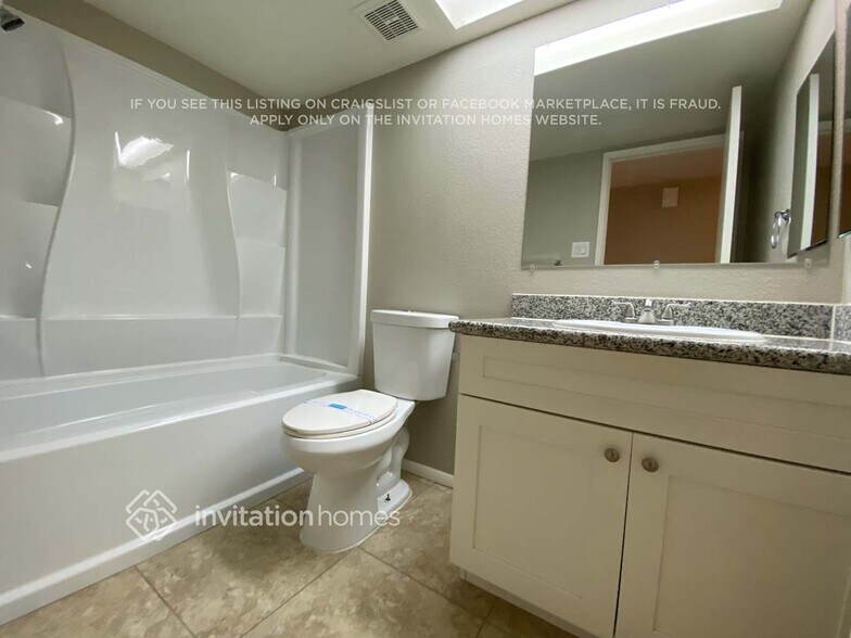 Building Photo - 2515 E Coronita Cir