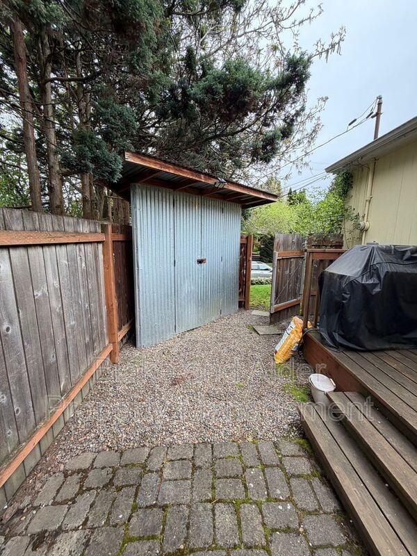 Building Photo - 5226 SE Clinton St