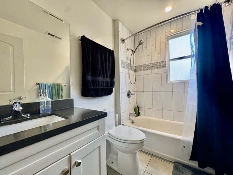 Building Photo - 2211 Haste St