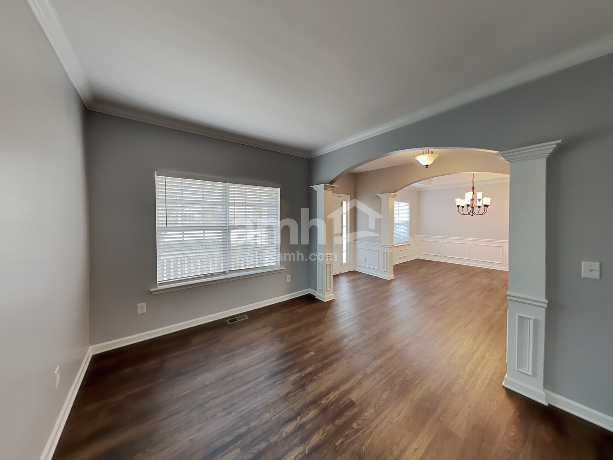 Building Photo - 633 Lincolnwood Ln
