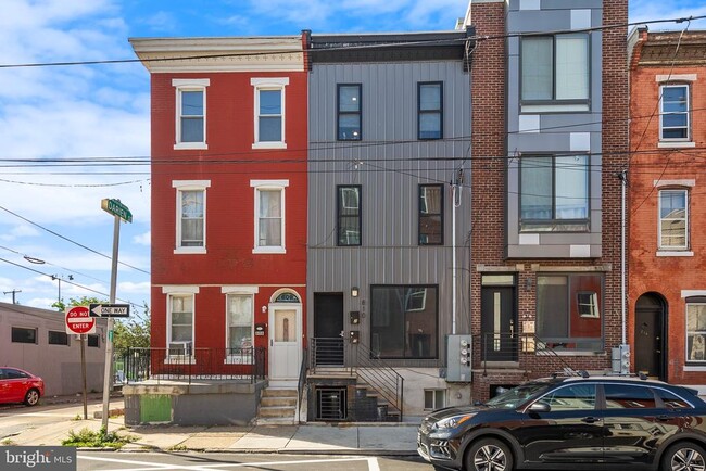 Building Photo - 810 Diamond St