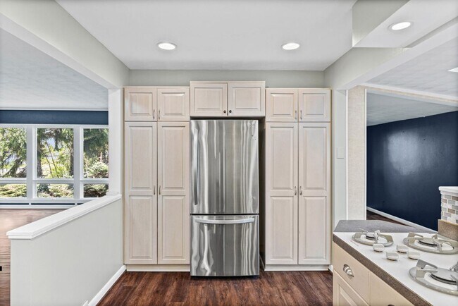 Building Photo - 130 Brooklawn Dr