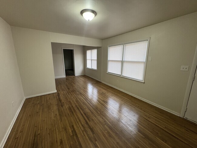 Building Photo - 5708 N Detroit Ave