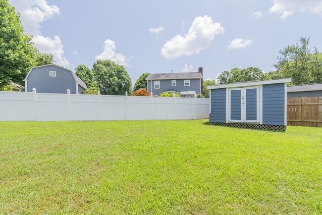 Building Photo - 578 Tryon Pl
