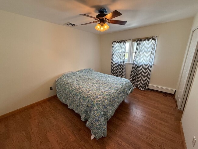 Building Photo - Spectacular 3 Bed/3 Bath Home in Long Beach!