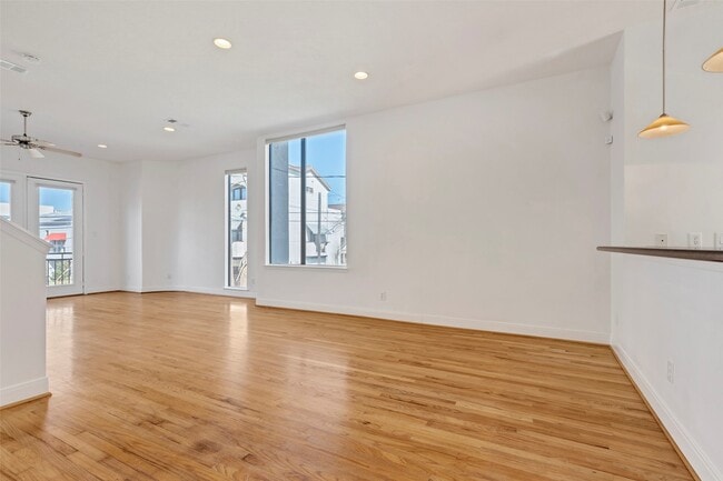 Building Photo - 731 Reinerman St