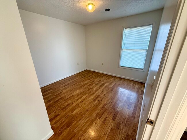 Building Photo - 33 Driftwood Cir