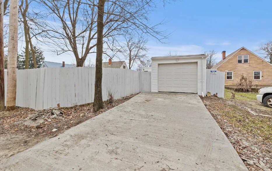 Building Photo - 528 Bassett Ave