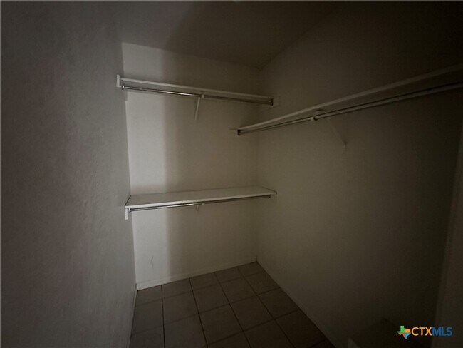 Building Photo - 417 Deloris Dr