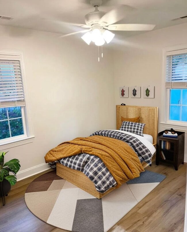 Building Photo - 3 Bed 1 Bath Single Family Brick Home