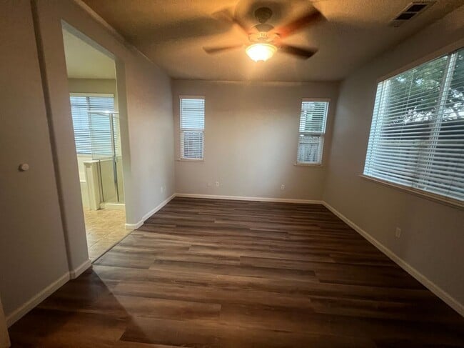 Building Photo - 1623 Bermuda Ln