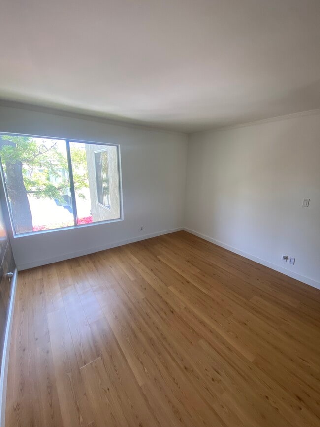 Building Photo - 1311 Summertime Ln