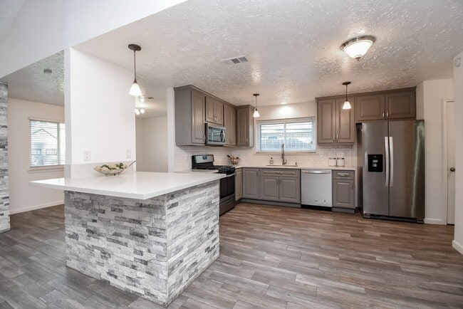 Building Photo - 19734 Redroot Dr