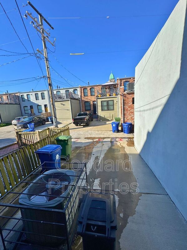 Building Photo - 842 N Patterson Park Ave