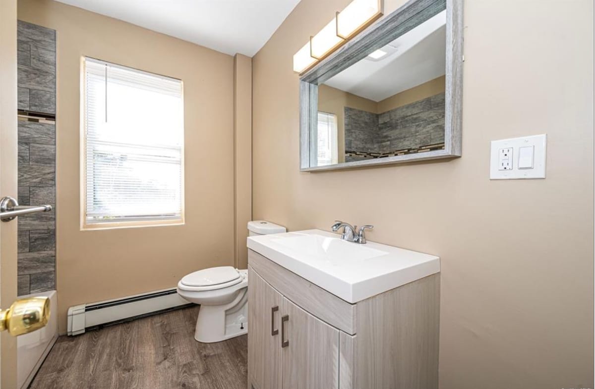 Building Photo - 79 Brook St