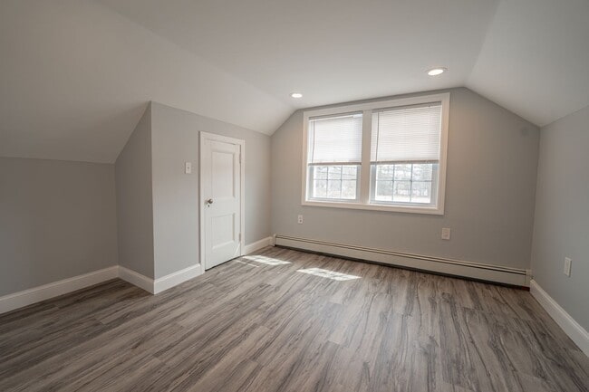 Building Photo - 12 Union Ave