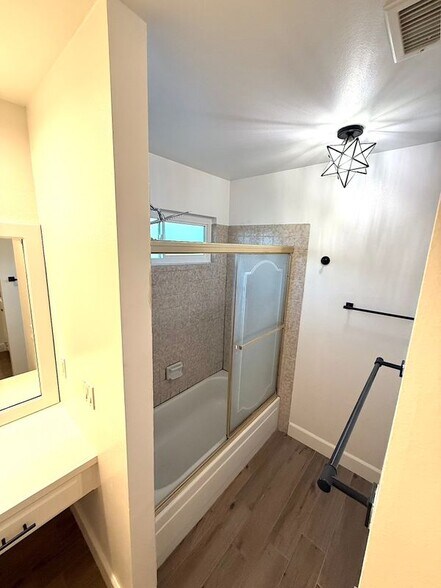 Building Photo - 2805 Unicornio St