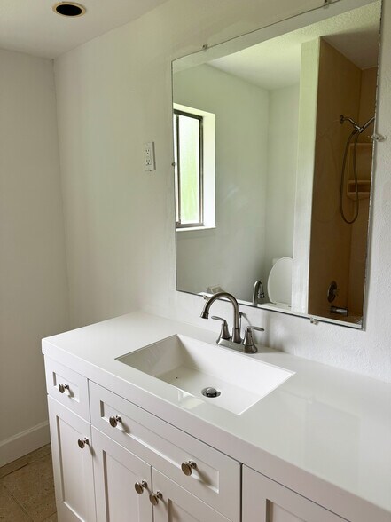 Building Photo - 1029 Ulysses Ave SE