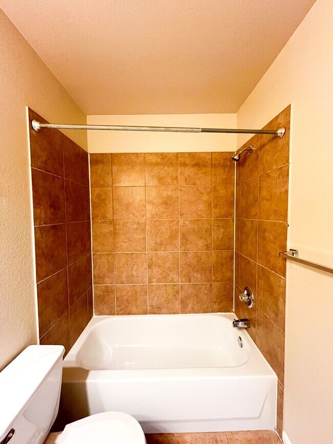 Building Photo - 1111 Nicholas Cir