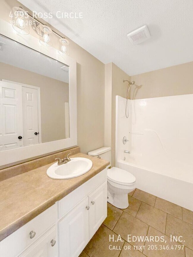 Building Photo - 4995 Ross Cir