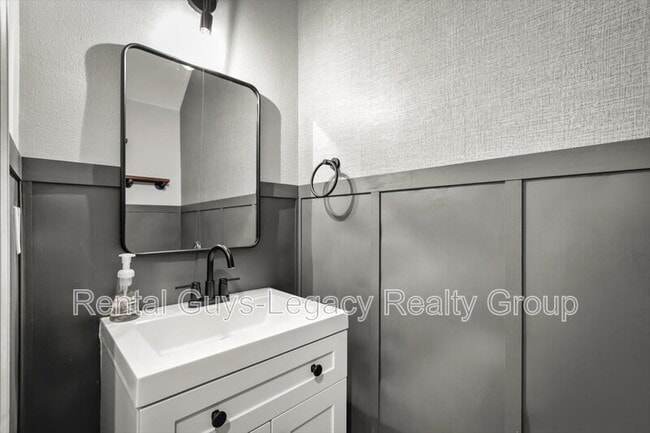 Building Photo - 13354 Solar Dr