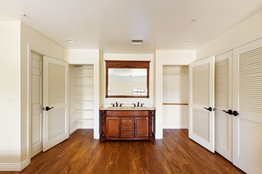 Building Photo - 5237 San Feliciano Dr
